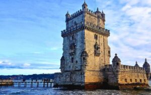 Torre de Belém lolcalizada no bairro de Belém em Lisboa - Portugal - Dicas de Viagem