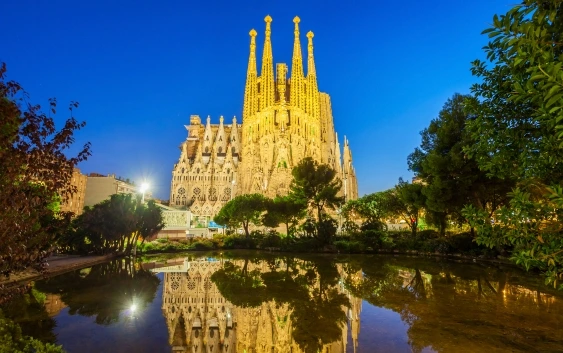 Sagrada Familia Cathedral in Barcelona - Pacotes para Espanha