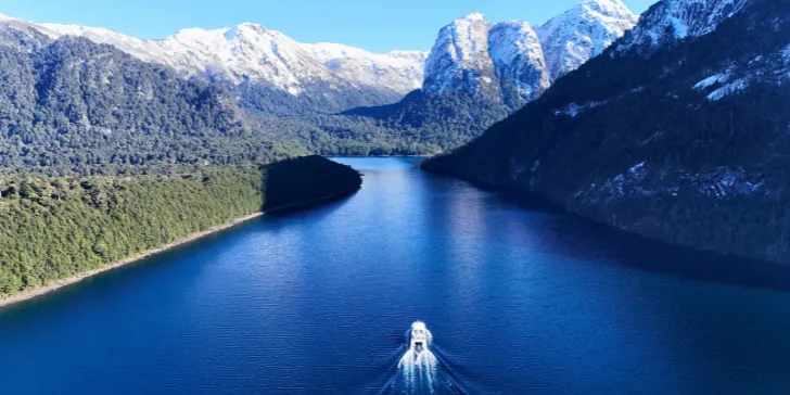 Lago Nahuel Huapi em Bariloche na temporada de neve Argentina