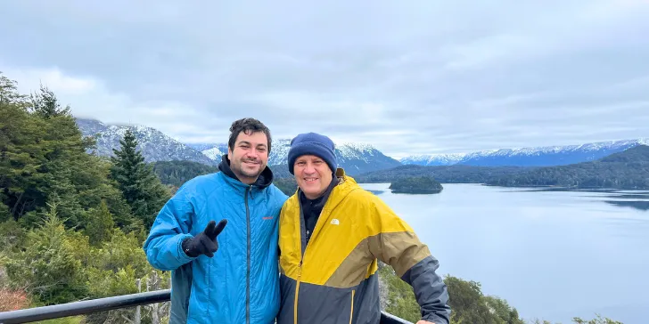 Peter e Erick Goldschmidt na temporada de neve em Bariloche na Argentina