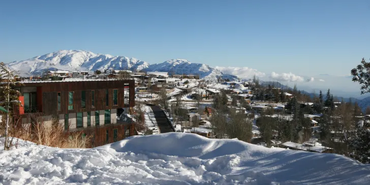 Vista de Farellones na temporada de neve em Santiago no Chile