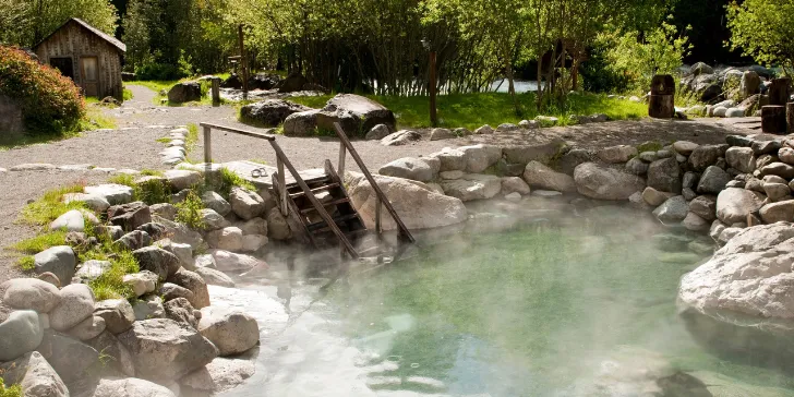 Termas geométricas em Púcon - lugares com neve no Chile