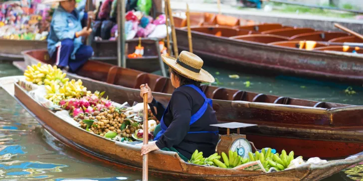 Mercado Flutuante de Damnoen Saduak em Bangkok na Tailândia
